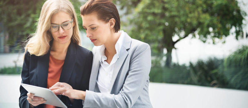 businesswoman-corporate-colleagues-talking-P3PSNFM businesswoman-corporate-colleagues-talking-P3PSNFM